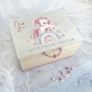 Einhorn auf Regenbogen